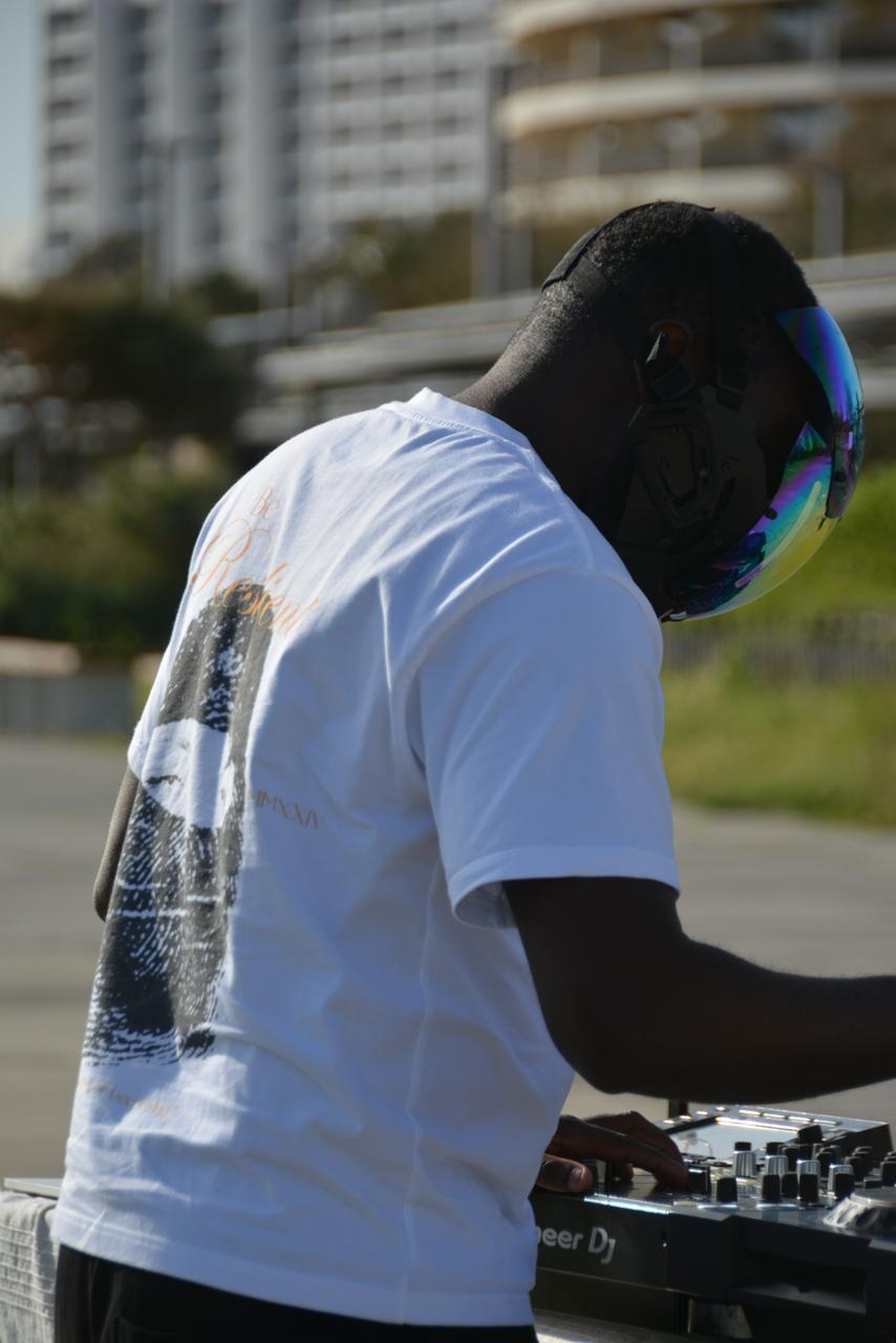 Signature T-Shirt